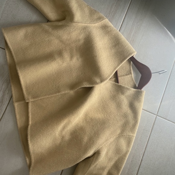 Beautiful Brand New short boxy jacket one size 95% lambswool ,light and soft - Picture 3 of 5